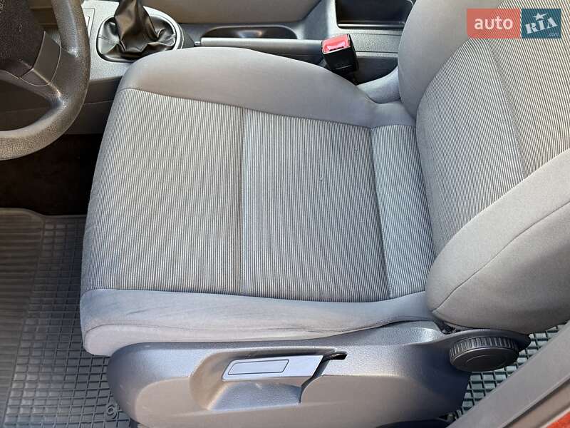 Минивэн Volkswagen Touran 2009 в Ровно