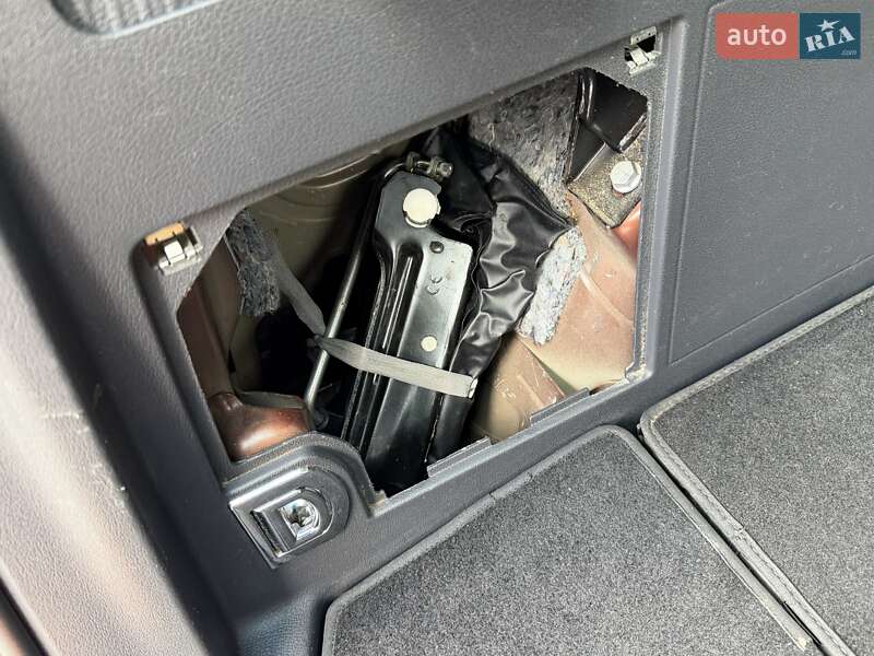 Минивэн Volkswagen Touran 2009 в Ровно