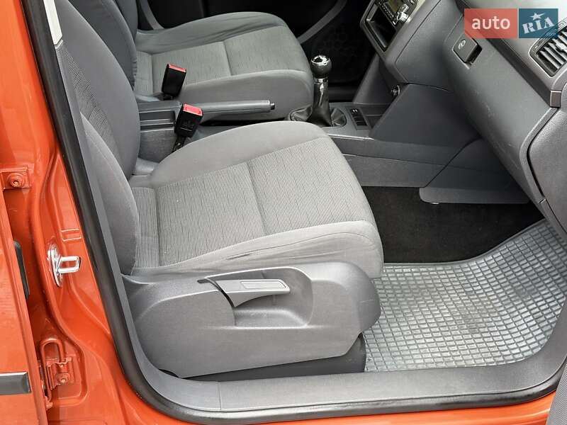 Минивэн Volkswagen Touran 2009 в Ровно