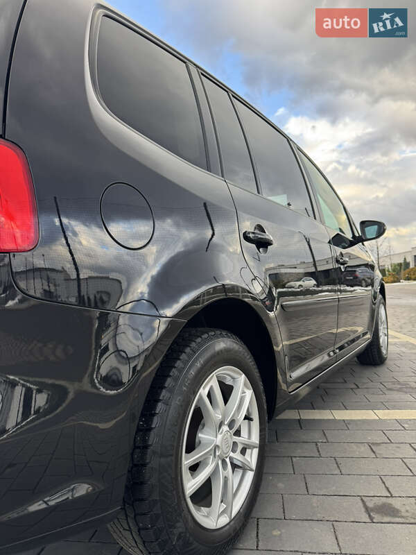 Минивэн Volkswagen Touran 2011 в Мукачево