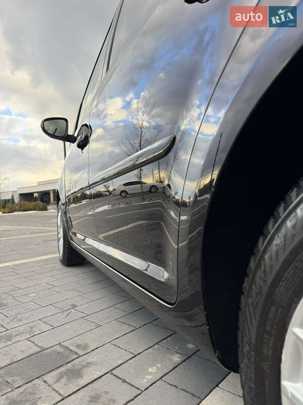 Минивэн Volkswagen Touran 2011 в Мукачево