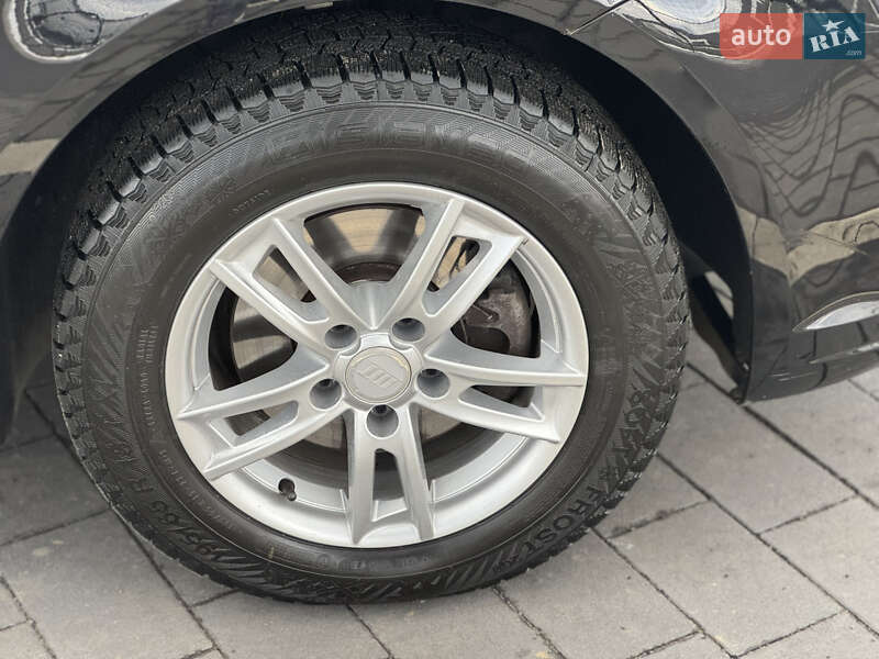 Минивэн Volkswagen Touran 2011 в Мукачево