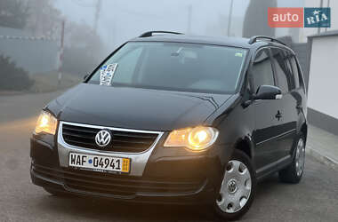 Минивэн Volkswagen Touran 2007 в Гусятине