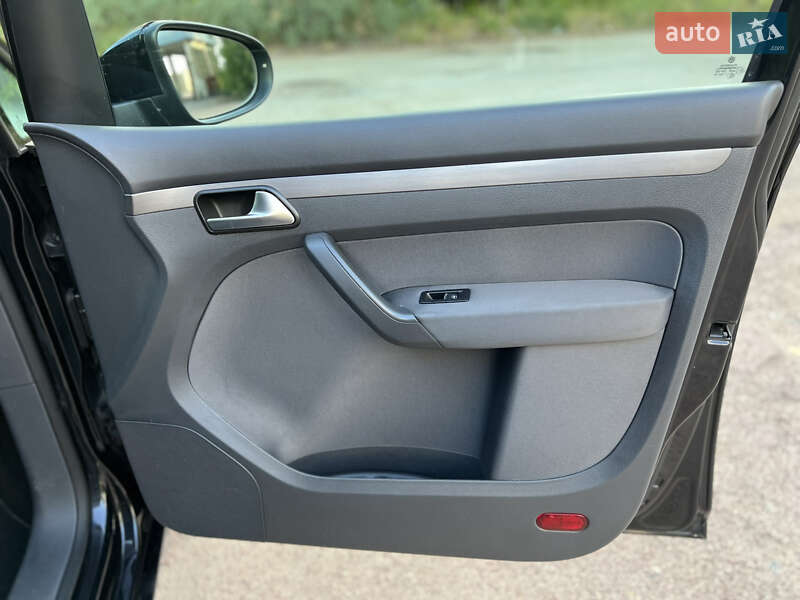 Минивэн Volkswagen Touran 2011 в Бердичеве фото 18 Минивэн Volkswagen Touran 2011 в Бердичеве