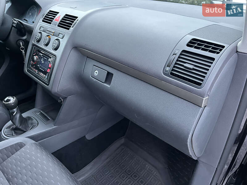 Минивэн Volkswagen Touran 2007 в Звягеле фото 34 Минивэн Volkswagen Touran 2007 в Звягеле