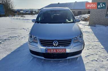 Мінівен Volkswagen Touran 2008 в Гнівані