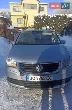 Минивэн Volkswagen Touran 2008 в Кременце