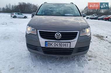 Минивэн Volkswagen Touran 2008 в Киеве