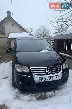 Минивэн Volkswagen Touran 2007 в Скалате