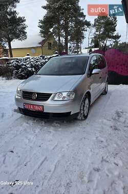 Минивэн Volkswagen Touran 2006 в Бюронниках