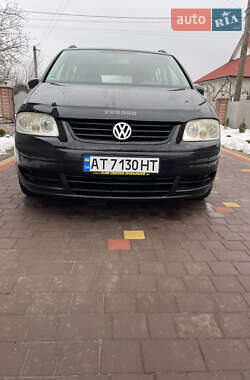 Минивэн Volkswagen Touran 2004 в Городенке