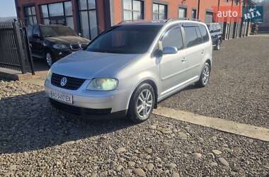 Минивэн Volkswagen Touran 2005 в Тячеве
