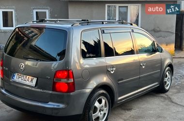 Минивэн Volkswagen Touran 2004 в Кицмани