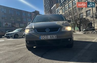 Минивэн Volkswagen Touran 2004 в Киеве