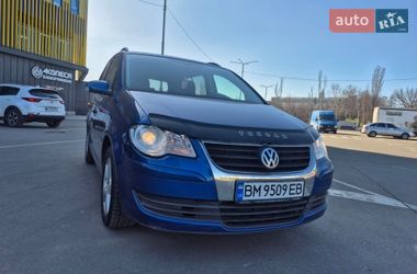 Мінівен Volkswagen Touran 2008 в Києві
