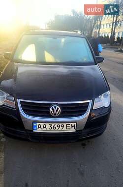 Минивэн Volkswagen Touran 2008 в Киеве