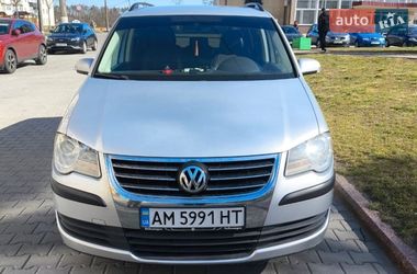 Мінівен Volkswagen Touran 2008 в Звягелі