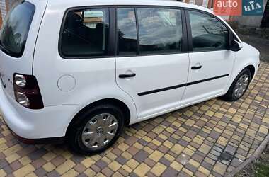 Мінівен Volkswagen Touran 2010 в Вишгороді