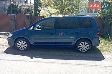 Минивэн Volkswagen Touran 2008 в Ужгороде