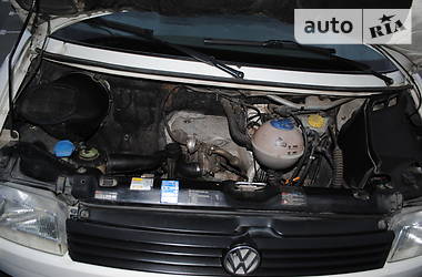 Вантажопасажирський фургон Volkswagen Transporter 1998 в 