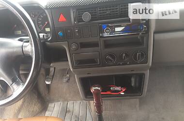Вантажопасажирський фургон Volkswagen Transporter 2000 в 