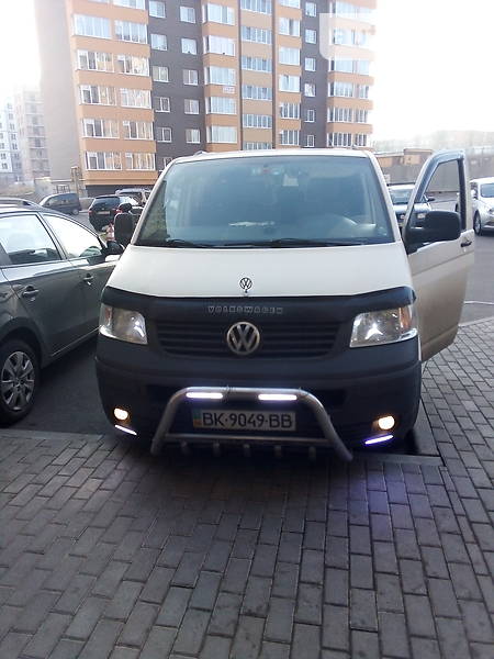  Volkswagen Transporter 2004 в 