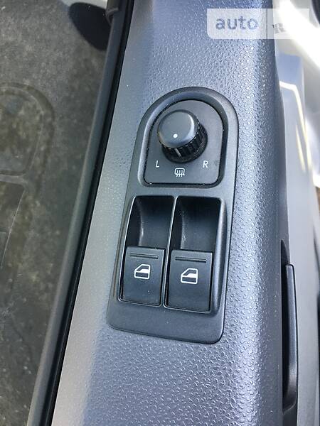 Вантажопасажирський фургон Volkswagen Transporter 2011 в Хусті