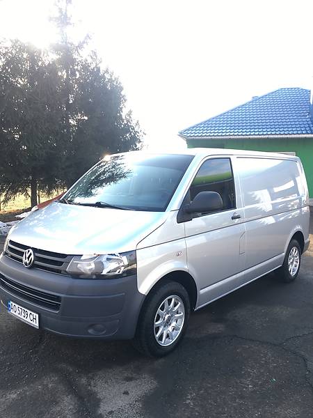 Вантажопасажирський фургон Volkswagen Transporter 2011 в Хусті