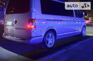 Вантажопасажирський фургон Volkswagen Transporter 2010 в 