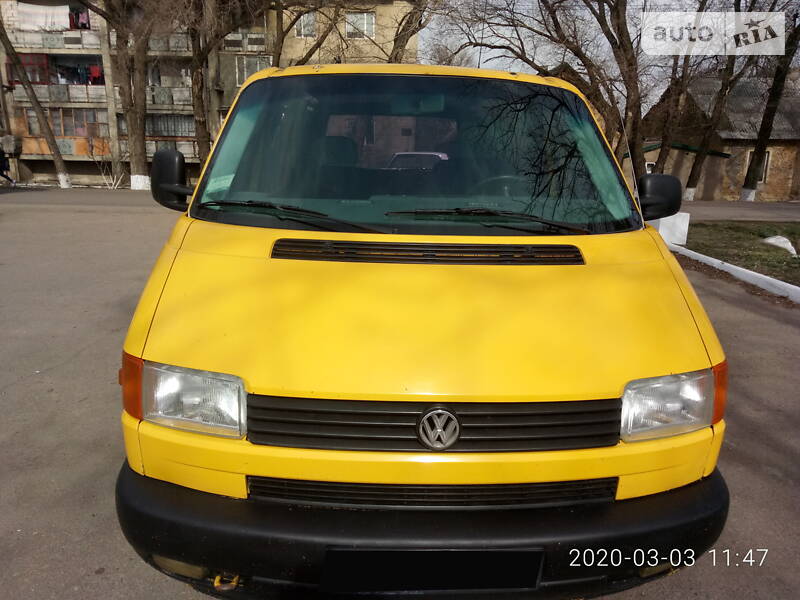 Вантажопасажирський фургон Volkswagen Transporter 2001 в 