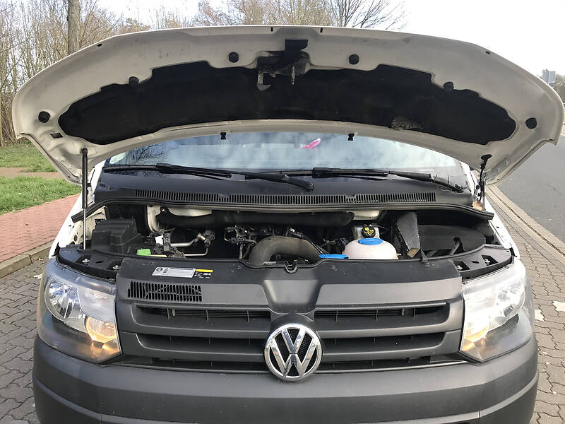 Вантажопасажирський фургон Volkswagen Transporter 2015 в Луцьку