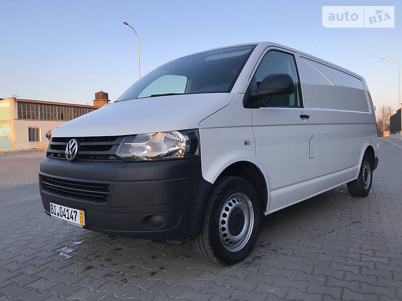Вантажопасажирський фургон Volkswagen Transporter 2015 в Луцьку