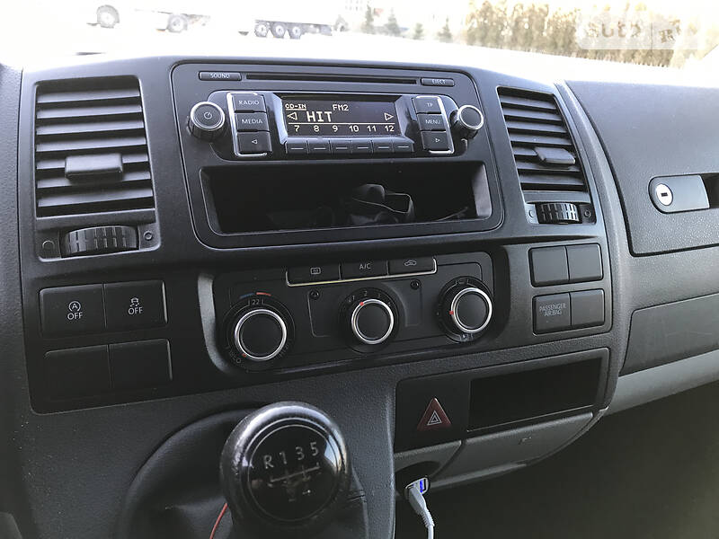 Вантажопасажирський фургон Volkswagen Transporter 2015 в Луцьку