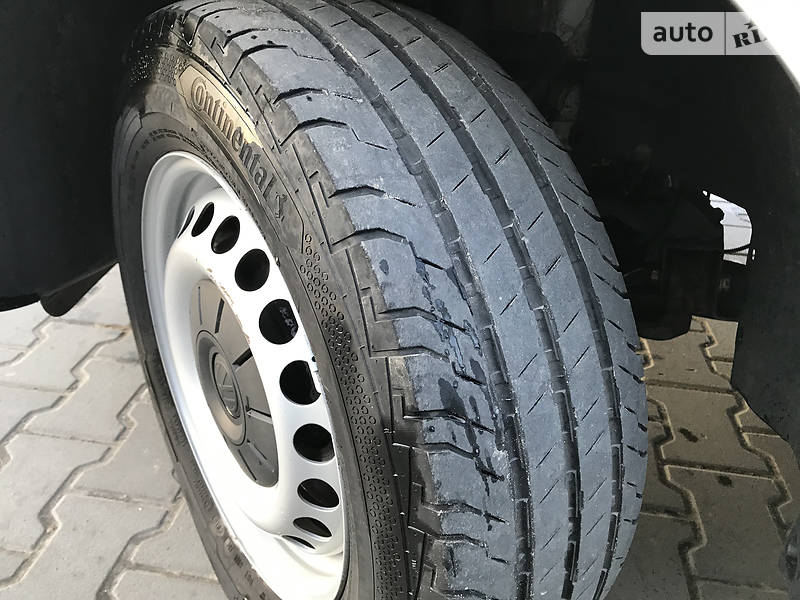 Вантажопасажирський фургон Volkswagen Transporter 2015 в Луцьку