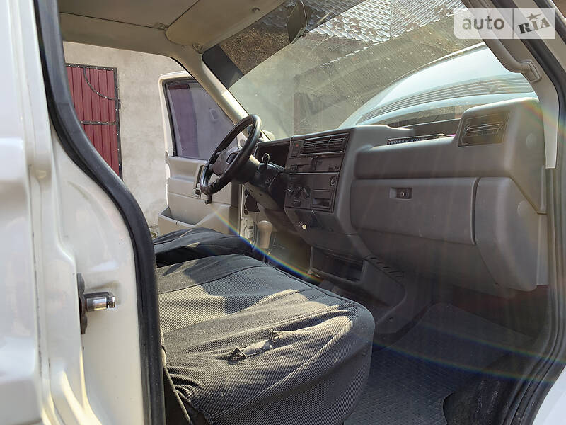 Вантажопасажирський фургон Volkswagen Transporter 1999 в Чернівцях