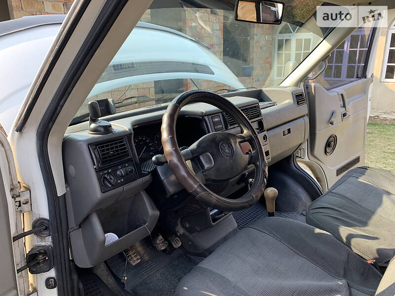Вантажопасажирський фургон Volkswagen Transporter 1999 в Чернівцях