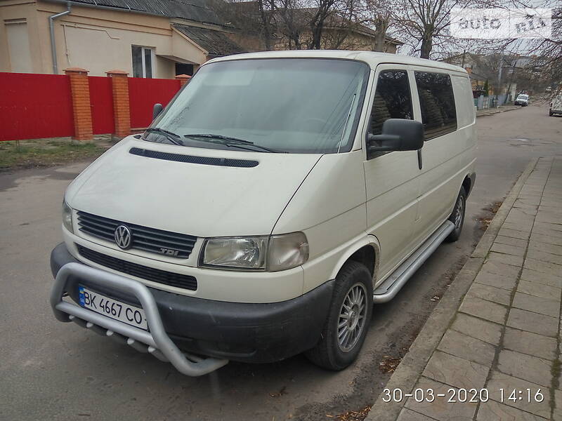 Вантажопасажирський фургон Volkswagen Transporter 2002 в Рівному