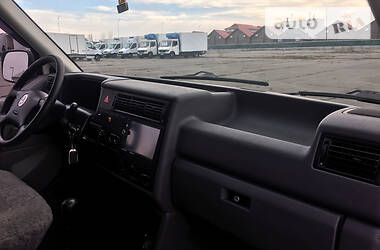 Мінівен Volkswagen Transporter 2000 в 