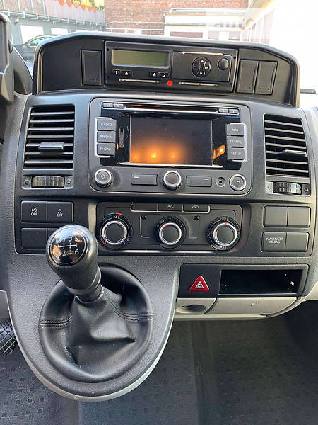 Вантажопасажирський фургон Volkswagen Transporter 2015 в Луцьку