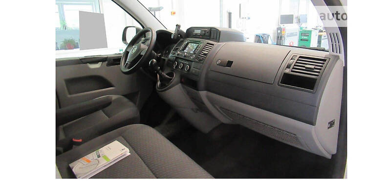 Вантажопасажирський фургон Volkswagen Transporter 2015 в Луцьку