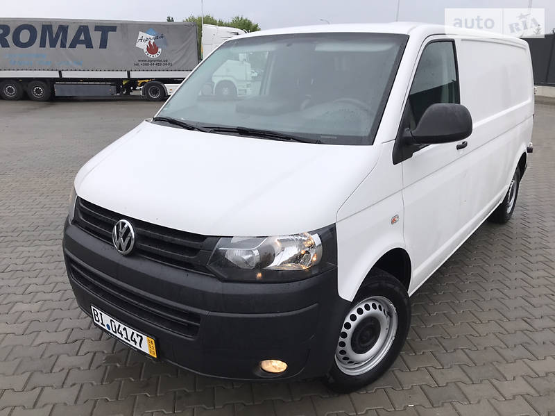 Вантажопасажирський фургон Volkswagen Transporter 2015 в Луцьку
