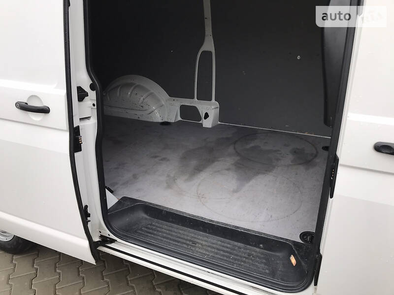 Вантажопасажирський фургон Volkswagen Transporter 2015 в Луцьку