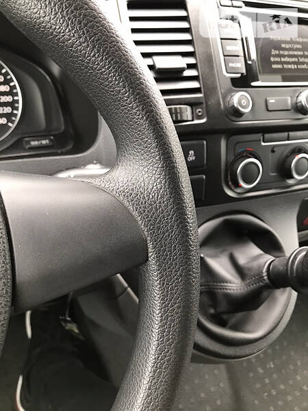 Вантажопасажирський фургон Volkswagen Transporter 2015 в Луцьку