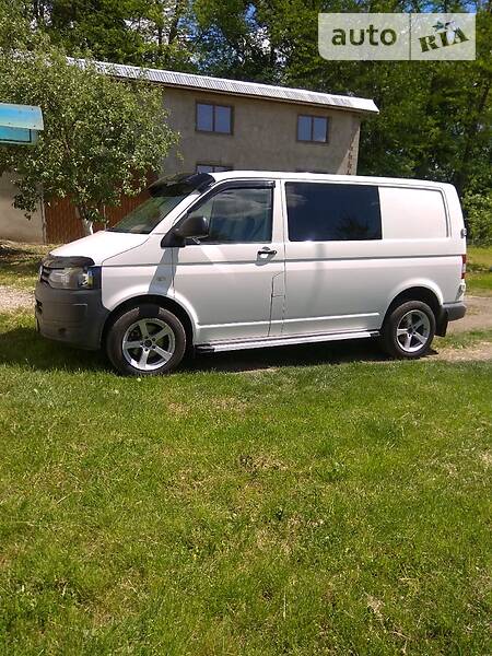 Мінівен Volkswagen Transporter 2010 в Чернівцях