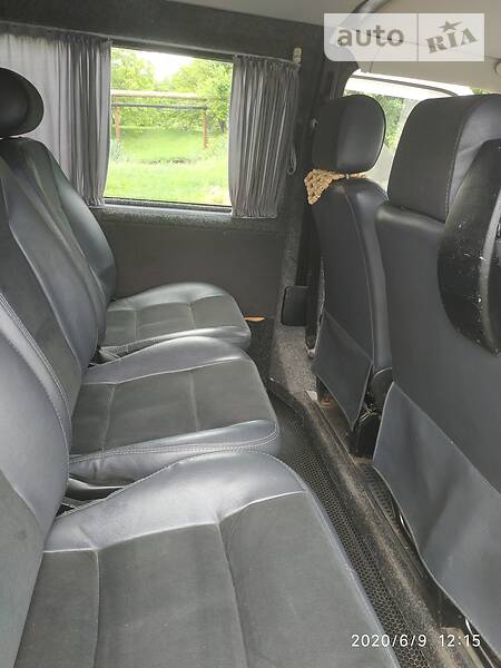 Седан Volkswagen Transporter 2001 в Чернівцях