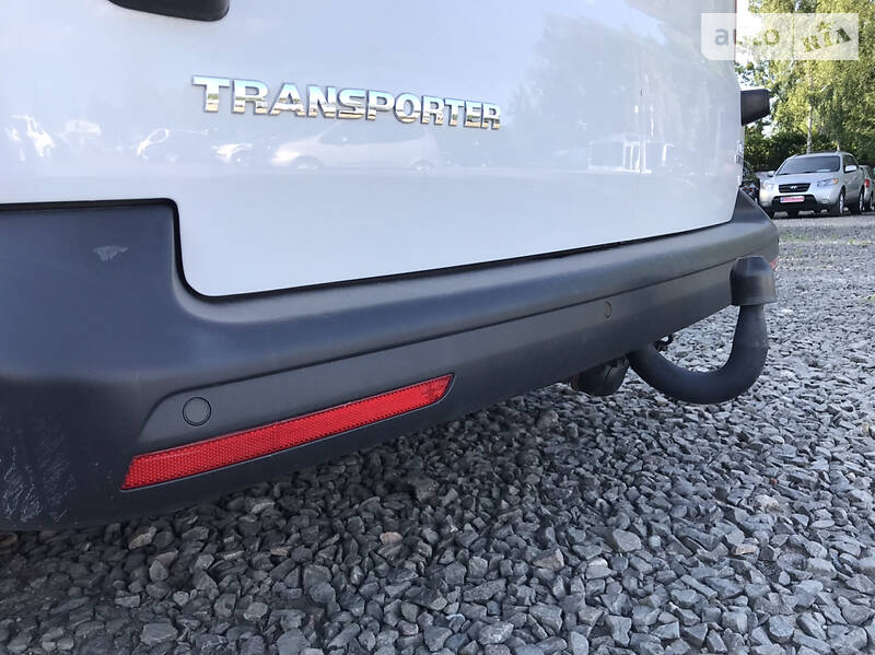 Вантажопасажирський фургон Volkswagen Transporter 2015 в Луцьку