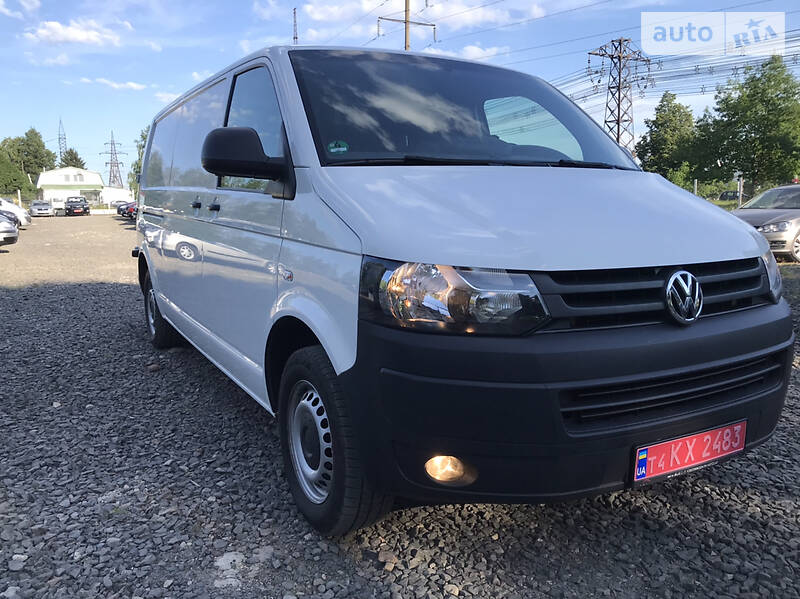 Вантажопасажирський фургон Volkswagen Transporter 2015 в Луцьку