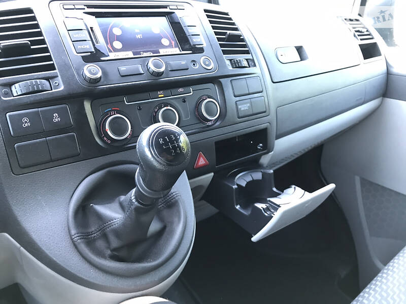 Вантажопасажирський фургон Volkswagen Transporter 2015 в Луцьку