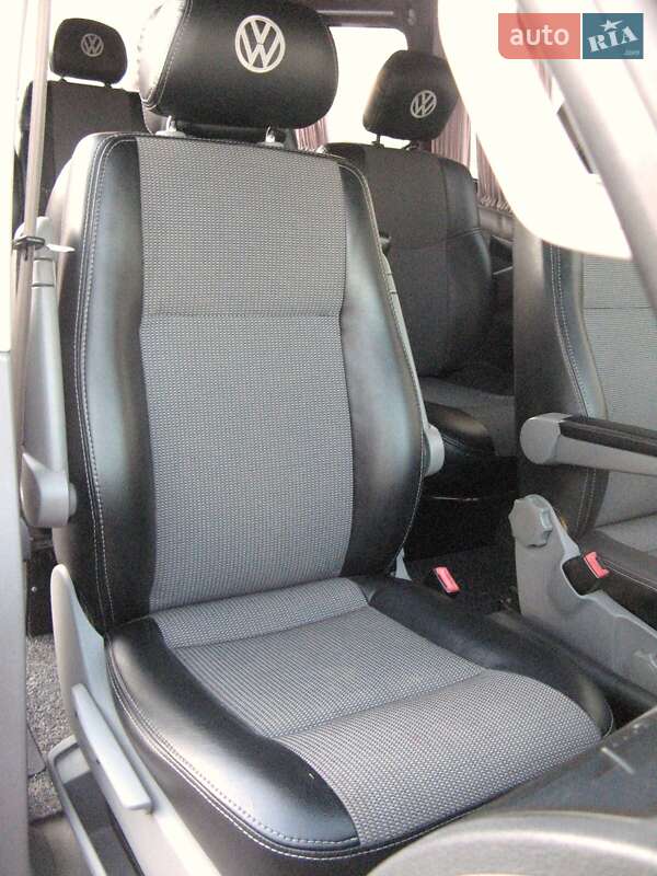 Минивэн Volkswagen Transporter 2004 в Ровно