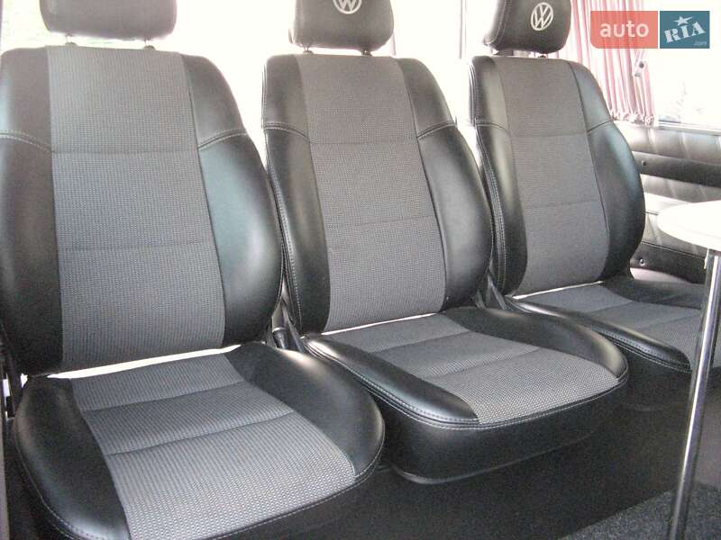 Минивэн Volkswagen Transporter 2004 в Ровно